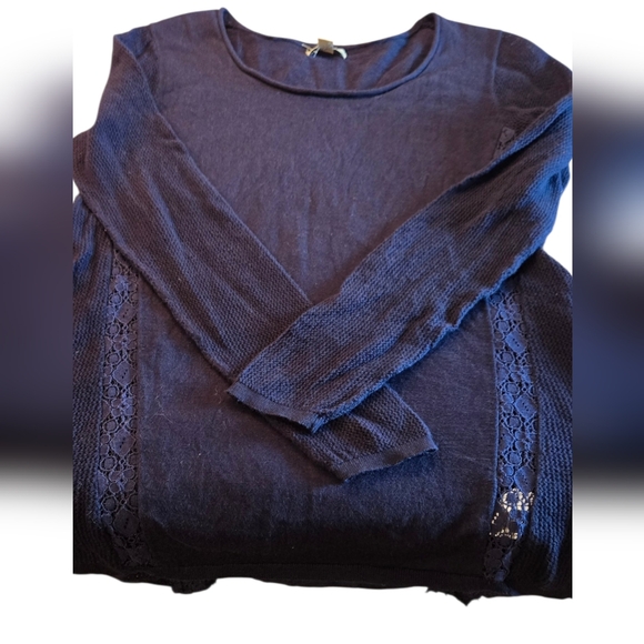 Lucky Brand Navy Long Sleeve Top with Lace detail Size Large - Picture 1 of 16